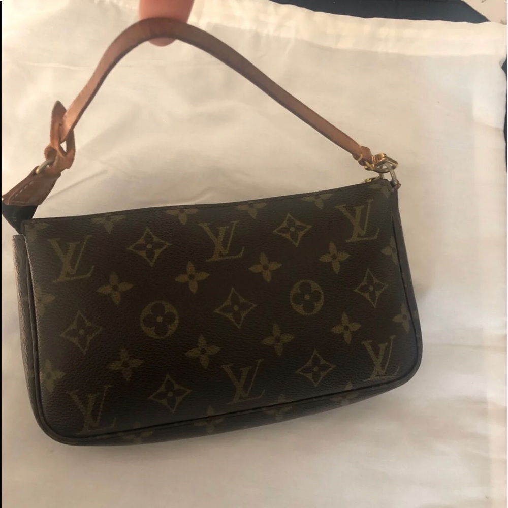 Lous Vuitton Pochette
